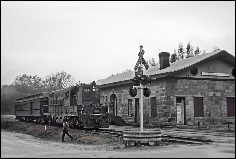 Crawford depot photo by Roger Puta