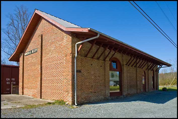 Mineral Bluff depot