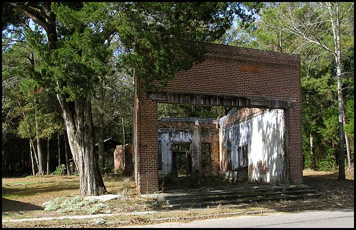 Former store at Leefield, Georgia, photo by Jamey Smith