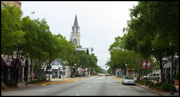 A 2012 photograph shows the streetcar's location a century later.