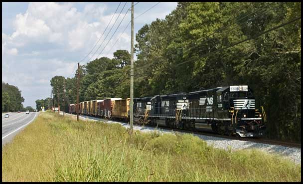 Norfolk Southern train on west side of Rome, Georgia